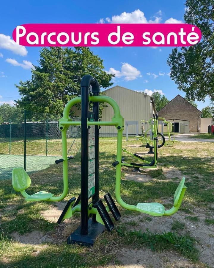 Mobil Home Tout Confort Ideal Pour 4 Personnes Dans Le Domaine De Dugny Camping 4 Etoiles, Proche De Blois, Du Zoo De Beauval Et Des Chateaux De La Loire Onzain Exterior photo