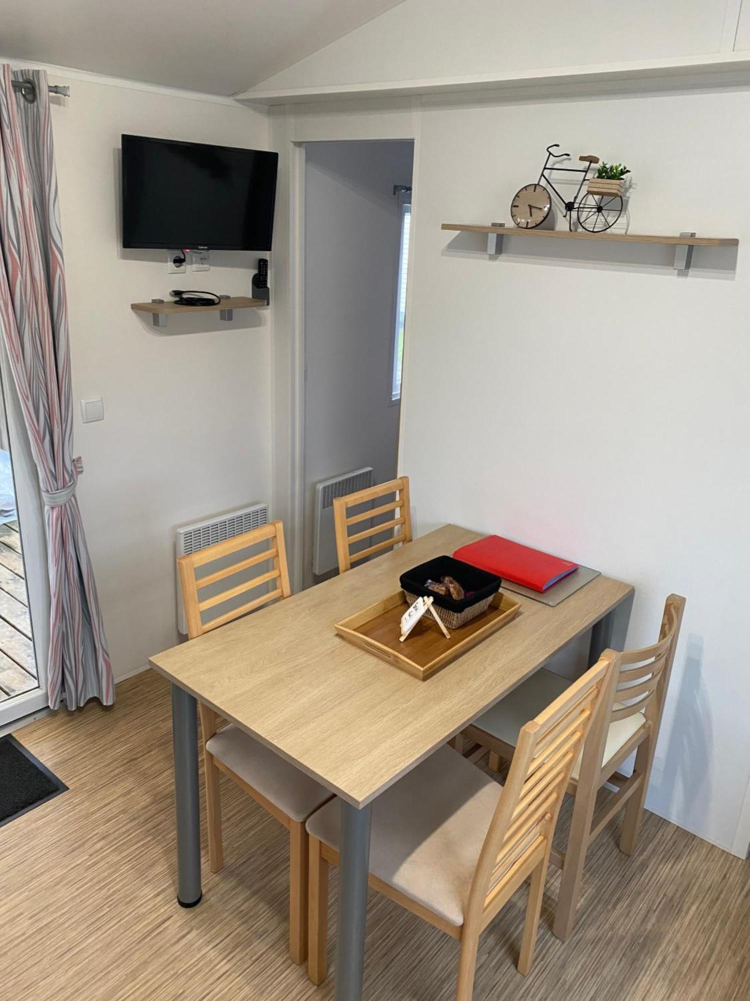 Mobil Home Tout Confort Ideal Pour 4 Personnes Dans Le Domaine De Dugny Camping 4 Etoiles, Proche De Blois, Du Zoo De Beauval Et Des Chateaux De La Loire Onzain Exterior photo